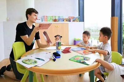 藍絨教育 以卓越產(chǎn)品與真誠服務，贏得教育消費者的信賴與選擇