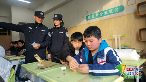 警院學(xué)子進(jìn)校園 安全教育護(hù)成長(zhǎng)——河南警察學(xué)院赴中學(xué)開(kāi)展安全教育服務(wù)側(cè)記